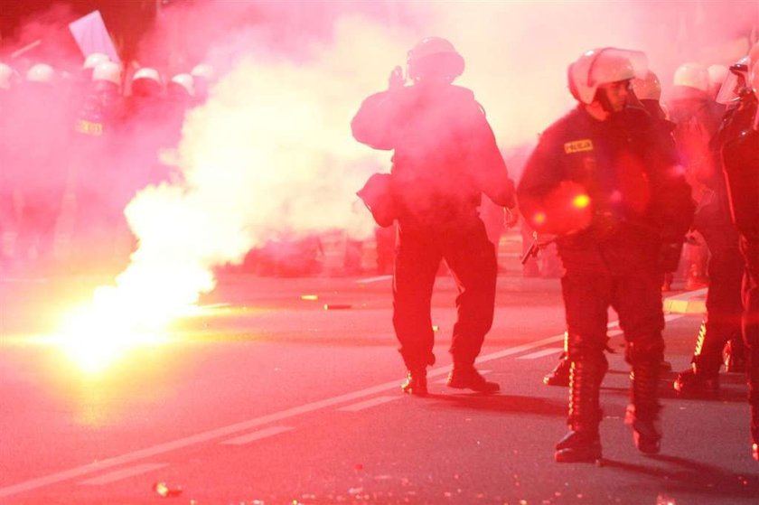 Zadyma podczas Marszu Niepodległości