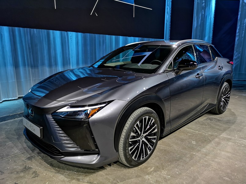 Lexus RZ 450e