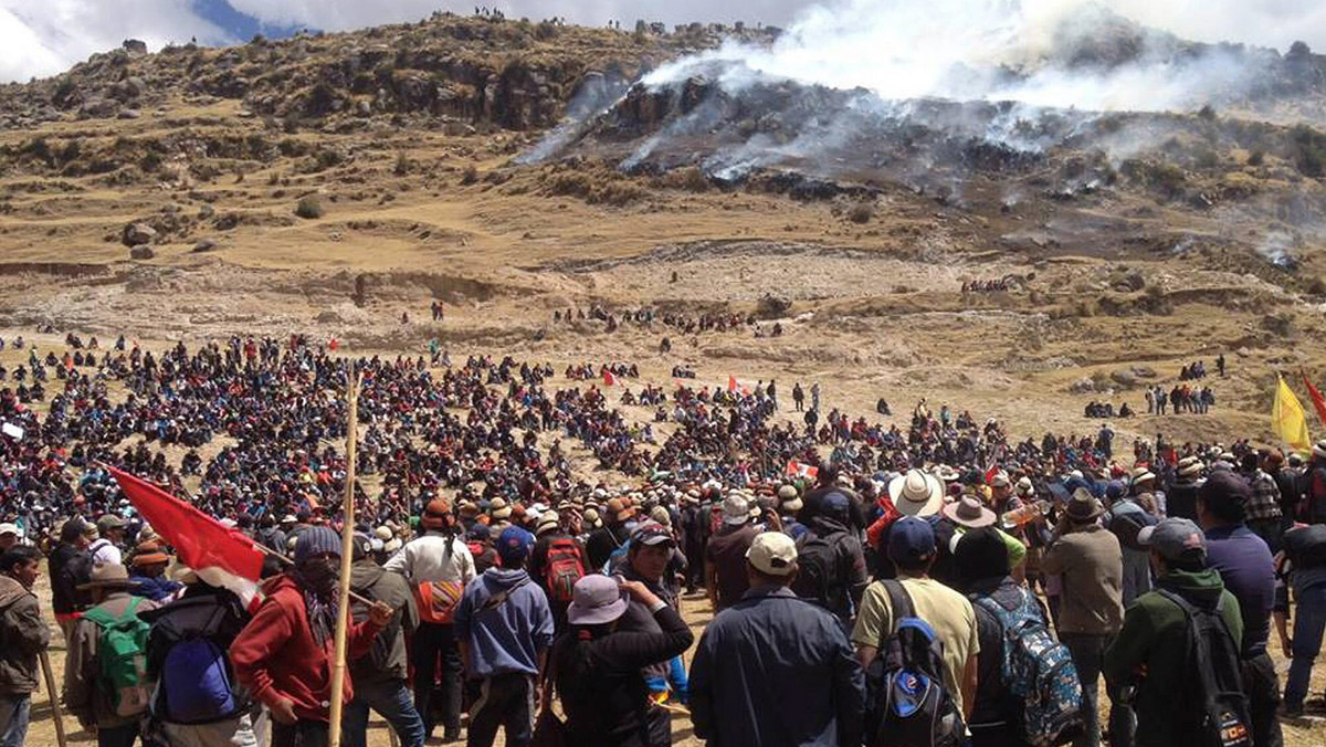Co najmniej trzy osoby nie żyją, a 17 zostało rannych na skutek starć, jakie wywiązały się między policją a rolnikami protestującymi przeciw budowie zakładów w kopalni miedzi w regionie Apurimas na południu Peru - poinformowały wczoraj służby medyczne.