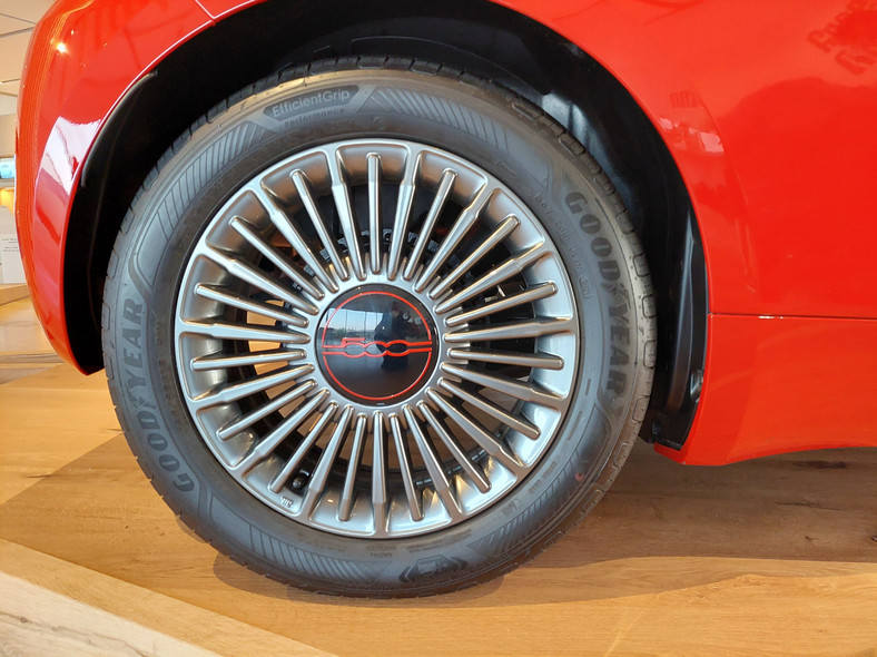Fiat (500)RED premiera 2021