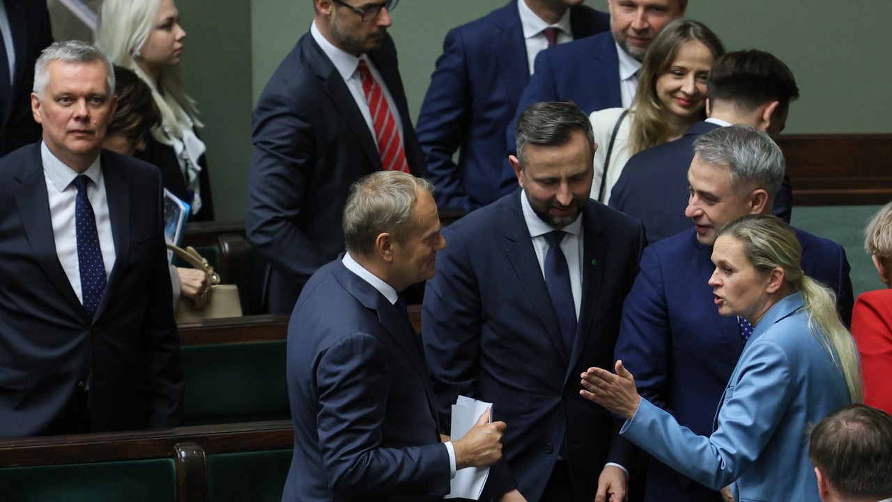 Komentarze po exposé premiera i głosowaniu nad wotum zaufania. "Teatr polityczny, nic więcej"