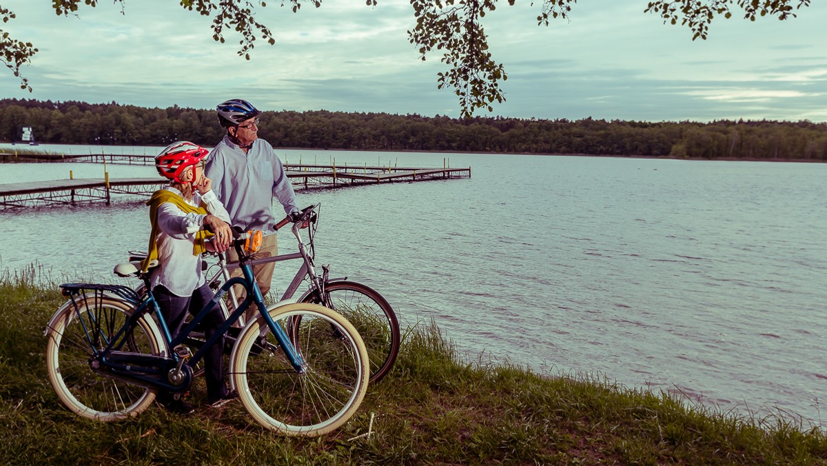 Jaki jest najpopularniejszy sport wśród Polaków? Zapewne większość pomyśli: piłka nożna, pływanie, może bieganie? Według Diagnozy Społecznej z 2013 roku jest to jazda na rowerze. Fundacja Allegro All For Planet, która zajmuje się promocją jazdy na "dwóch kółkach", zbadała zwyczaje rowerowe Polaków. W tym celu przeanalizowano trasy i przejazdy ponad 100 tys. użytkowników aplikacji mobilnej "Kręć Kilometry". Wyniki uzupełnia badanie TNS Polska dla Fundacji Allegro All For Planet z czerwca 2014 roku.