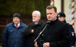 Podwyżki dla mundurowych będą wypłacane w marcu. Błaszczak podpisał rozporządzenia