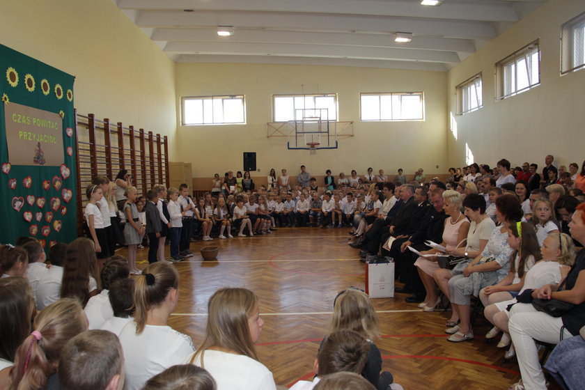 Uroczystość odbyła się w obecności uczniów szkoły, do której chodzi Krzyś