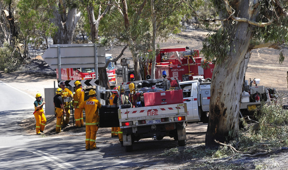 AUSTRALIA BUSHFIRES (Australia battles worst southern bushfires in 30 years )