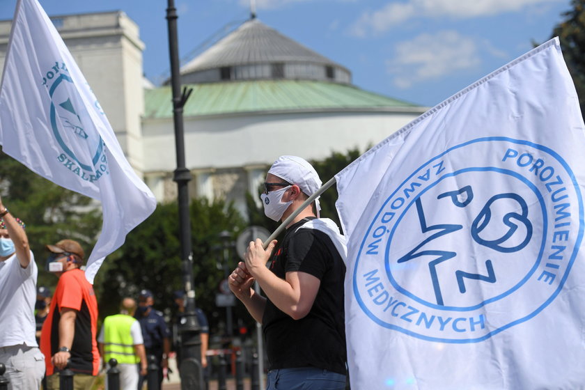 Warszawa: protest medyków przeciwko zaostrzaniu przepisów karnych