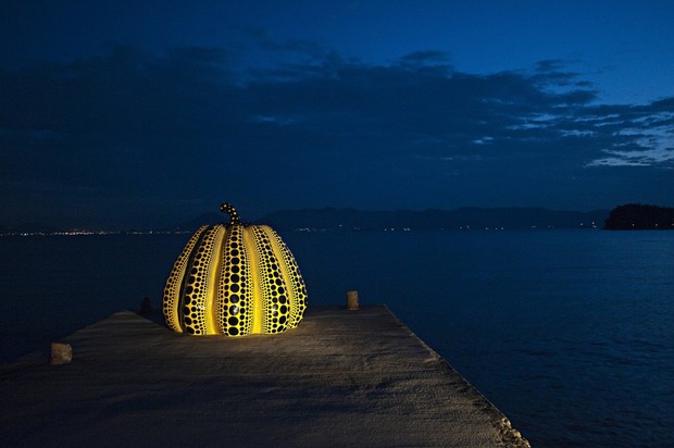 Japan pumpkin sculpture Nakrapiana dynia na wyspie Naoshima w Japonii