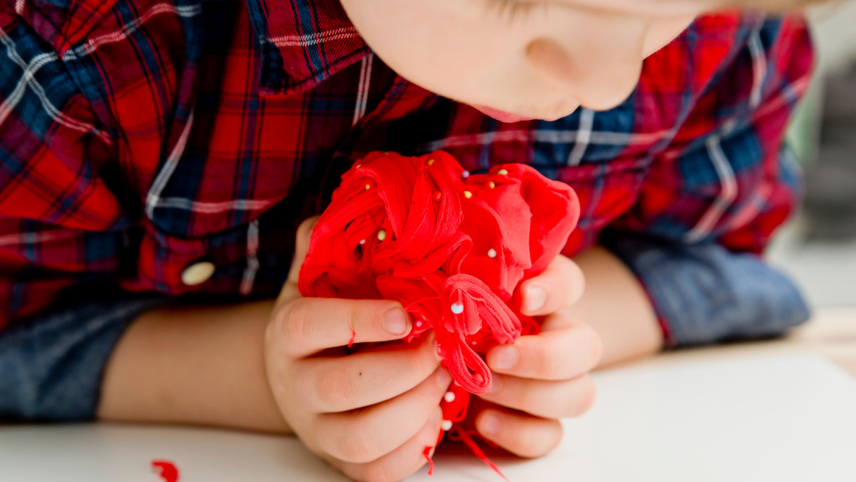 Woreczki sensoryczne Montessori – DIY – jak uszyć woreczki z okienkiem?