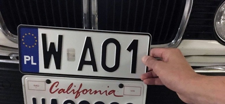 Ministerstwo tłumaczy się z wpadki z tablicami rejestracyjnymi. "Tak nieudolnego zmycia z siebie winy dawno nie widziałem"