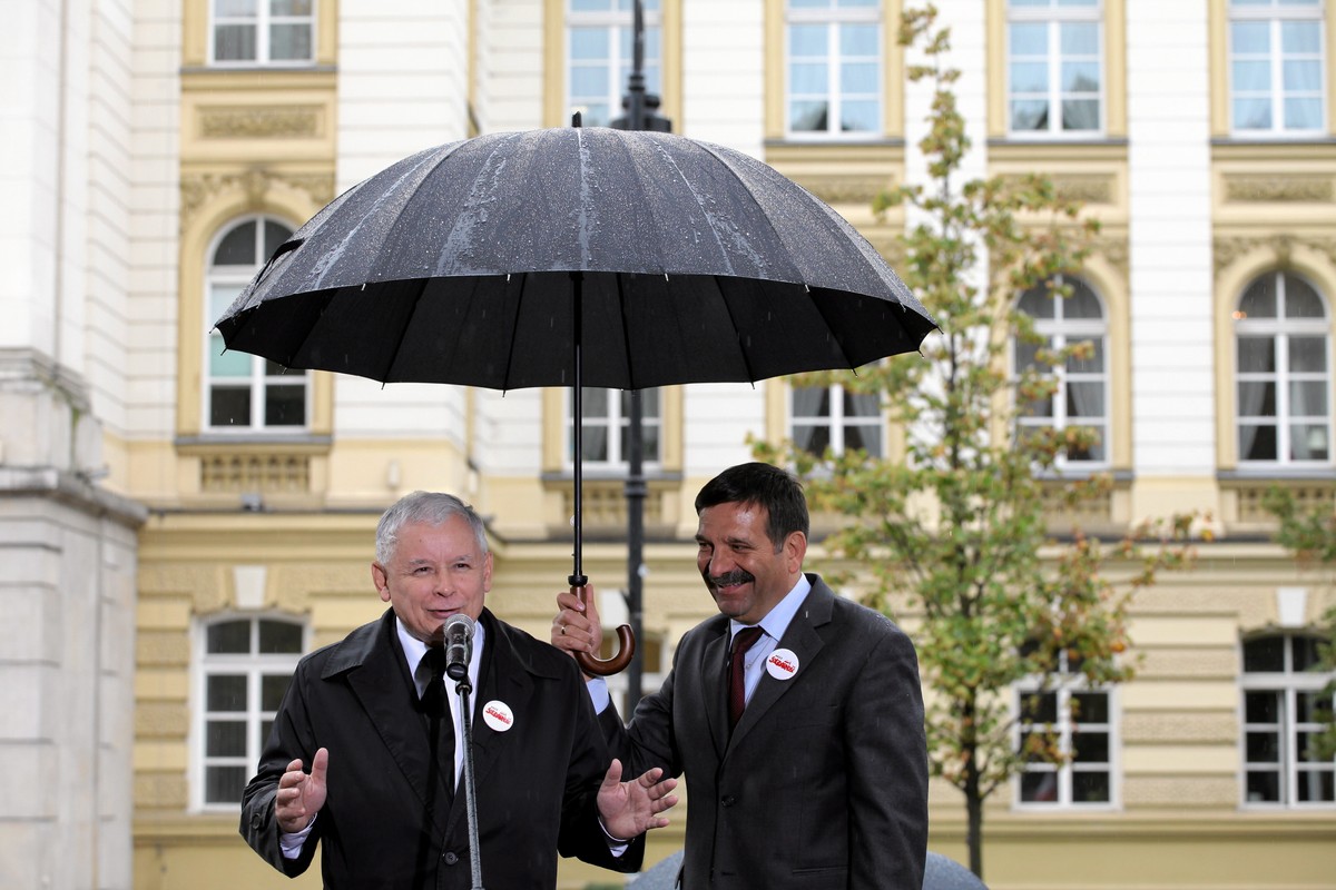 Jarosław Kaczyński w miasteczku związkowców przed Kancelarią Premiera