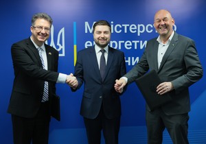 Andon Sapundži, ambasador Republike Srbije u Ukrajini; Anatolij Kucevol, zamenik ministra energetike Ukrajine; i Auke Lutsma, stalni  predstavnik UNDP-a u Ukrajini