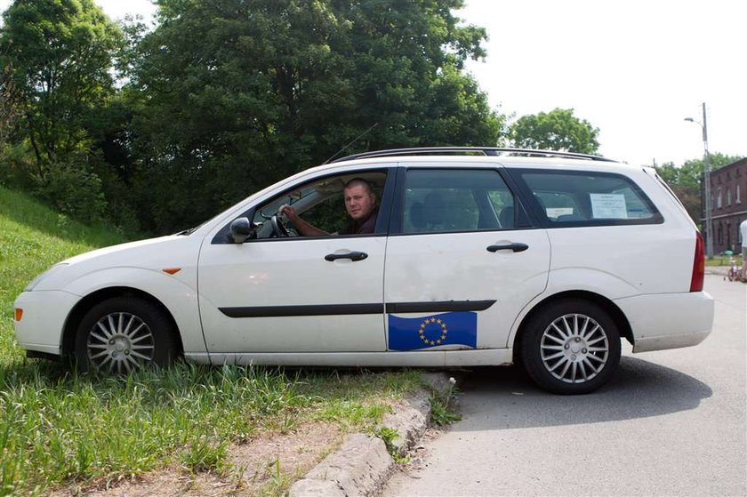 Uwaga! W strefie uszkodzisz auto!