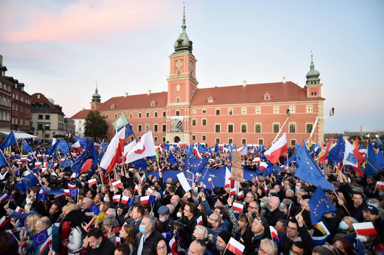 Światowe media o niedzielnych manifestacjach w Polsce. 