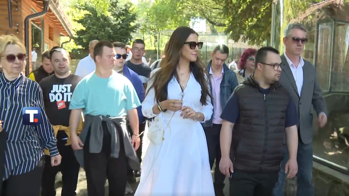 Tamara Vučić sa osobama sa Daunovim sindromom obišla beogradski Zoo vrt