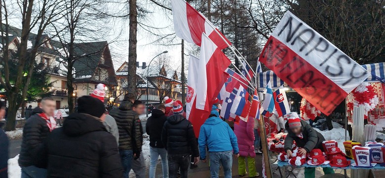 Zakopane oblegane przez kibiców. Nie wszystkim to się podoba