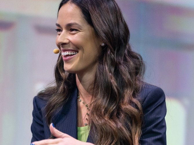 Ana Ivanović u boho haljini koja je u isto vreme tako šik i strašno kič 