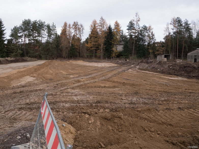 Budowa drogi ekspresowej S-1 - odcinek Dankowice - węzeł Suchy Potok - zdjęcia z poziomu ziemi - 17.11.2022 - autor: GDDKiA