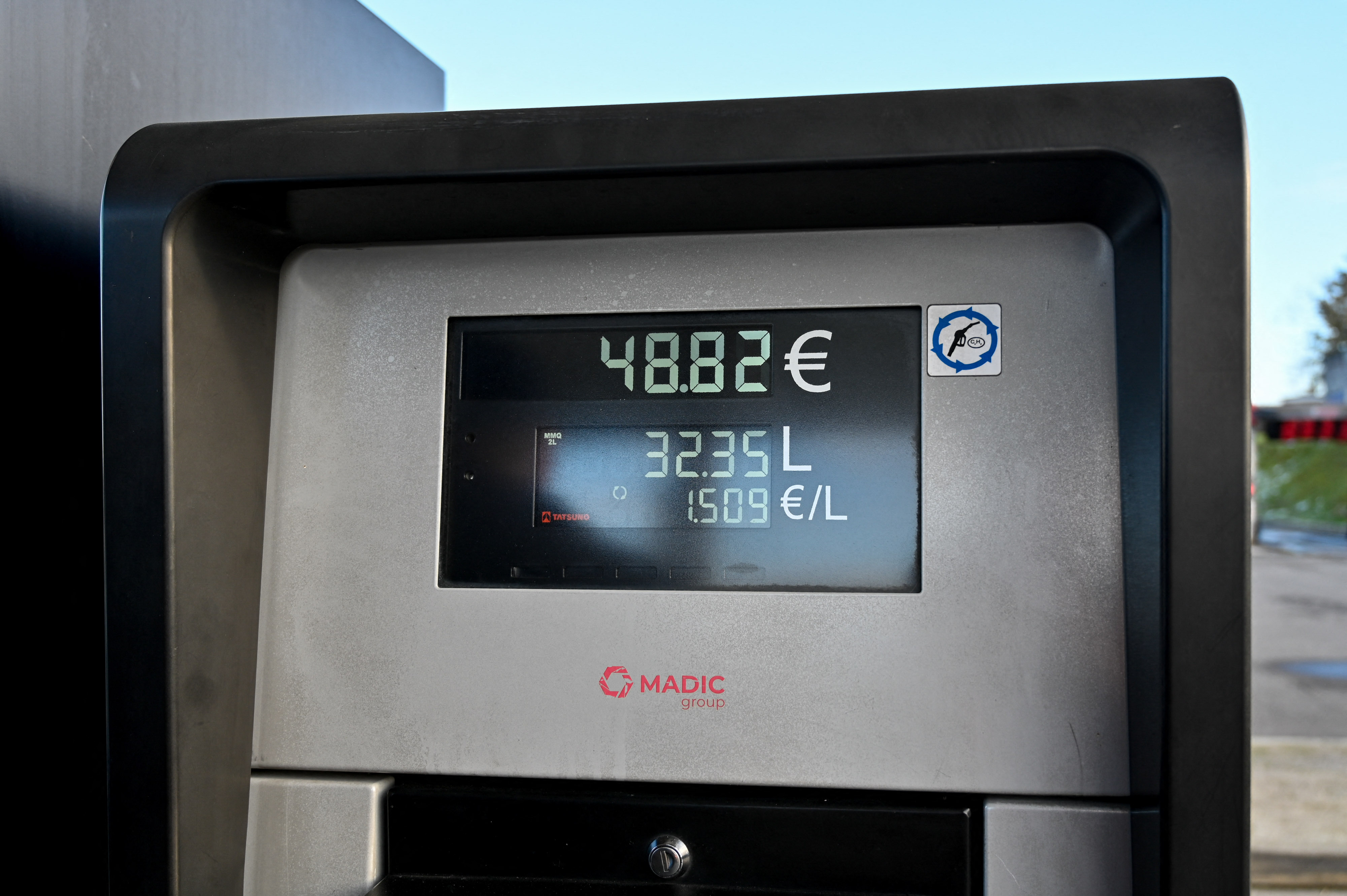 Carburants : les prix au plus bas depuis trois ans, +4 à 6 centimes en janvier