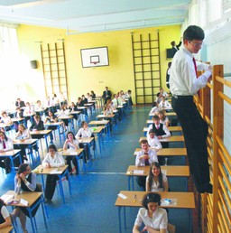 Braki kadrowe i chaos przy organizacji egzaminu ósmoklasisty i matur