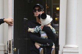 Sina Paris Hilton nazivali su NAJRUŽNIJIM DETETOM NA PLANETI zbog veličine njegove glave: Svima je zapušila usta, a evo kako dečak danas izgleda