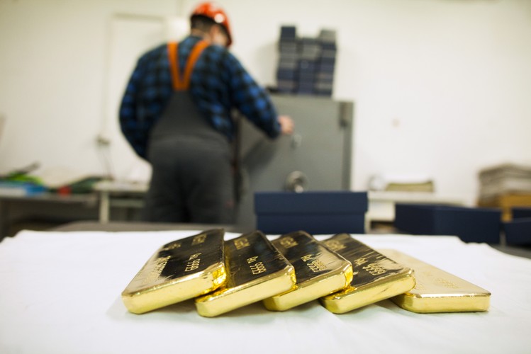 W zeszłym  roku KGHM wyprodukował 663 tys. miedzi, 1,2 tys. ton srebra. KGHM produkuje też złoto, ale jego ilości są nieporównywalnie mniejsze od pozostałych metali.