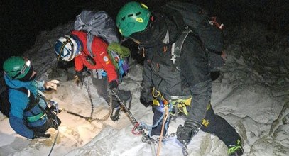 Chwile grozy na Rysach! Turystów zaskoczyła pułapka z lodu. Pomoc przyszła z nieba