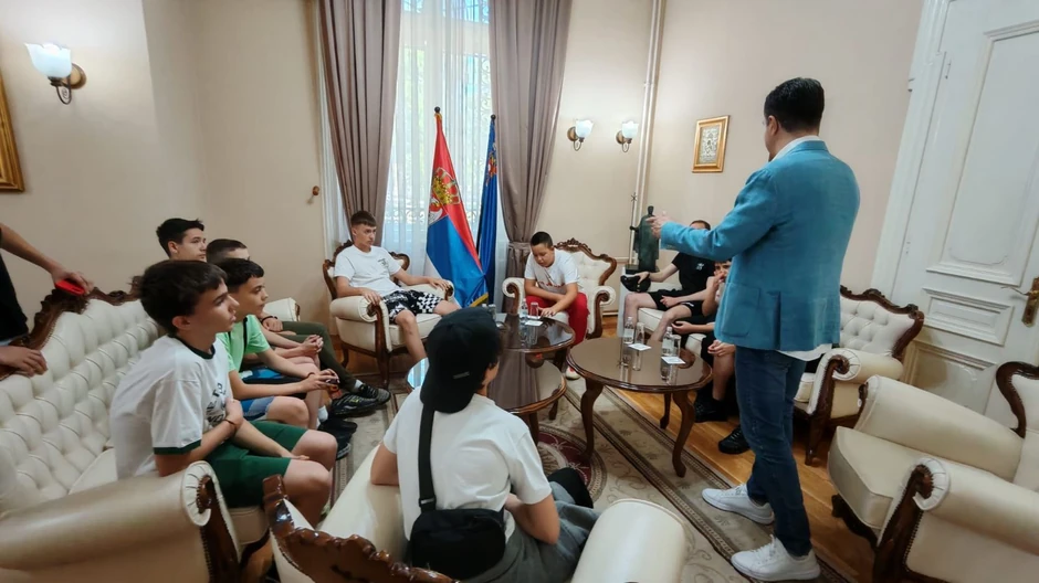 Gradonačelnik Pavlović povodom Fajnal fora ugostio decu sa KiM