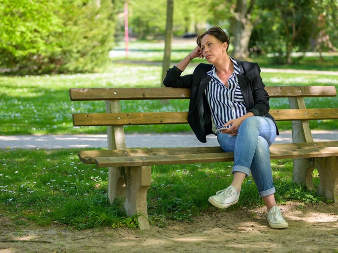 Ženu iz Srbije majka izbrisala iz nasledstva: "Nije mi dala u kuću da ne bih otimala bratu" / ILUSTRACIJA