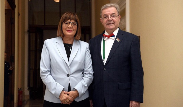Predsednica Skupstine Maja Gojkovic i narodni poslanik Dragomir J Karic