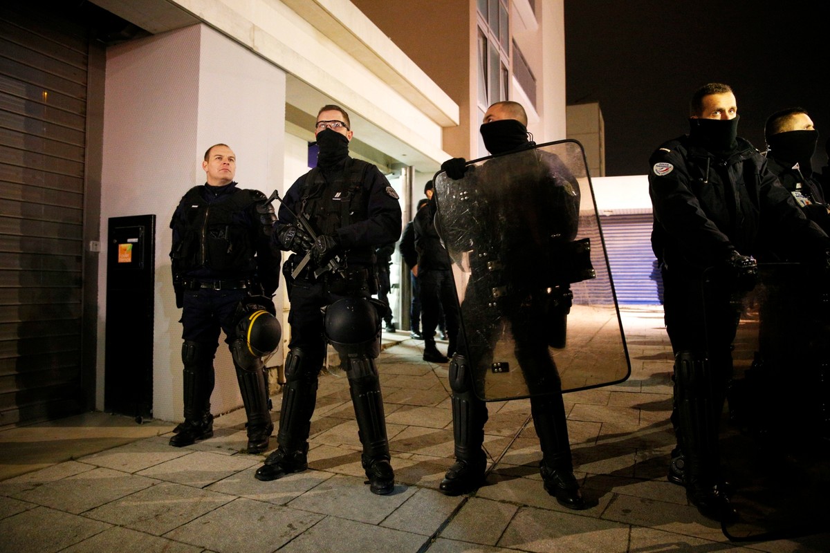 Są zatrzymania w związku z zamachem w Paryżu. Nocna akcja służb