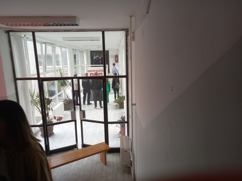 Devojka je pala sa visine 4 metara u zgradi fakulteta