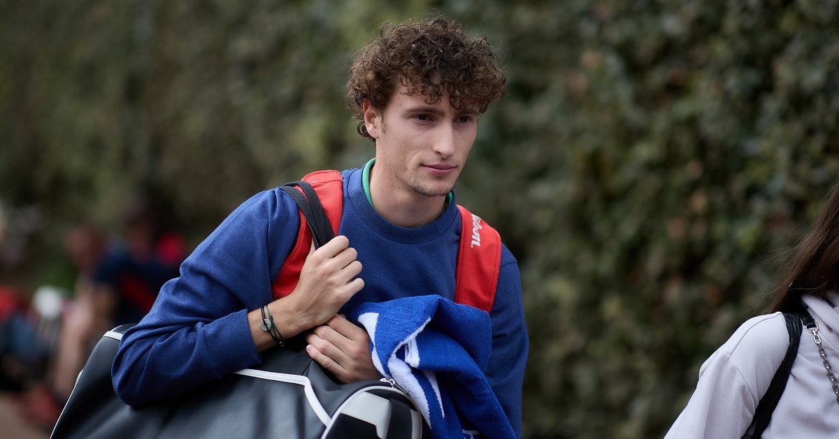 Le tennisman français a oublié… les raquettes.  Il ne l’a remarqué que sur le court