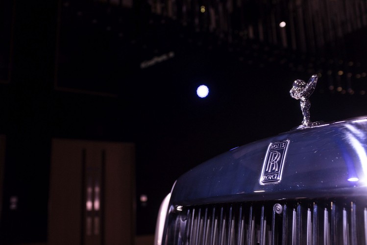 'Widzimy w nich członków rodzin królewskich na całym świecie, liderów swoich branż, gwiazdy sportu, kina i mody. To bardzo eklektyczna grupa, ale jedno ich łączy: wielkość w najczystszej formie. To ludzie, którzy osiągnęli coś niebywałego i zawsze chcą być najlepsi' – tłumaczył Mueller-Oetvoes.