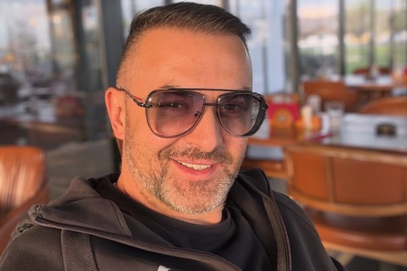 POKRENUO PRIVATNI BIZNIS, SAD IMA VIŠE POSLOVA Naš voditelj posle 20 godina rada progovorio o plati i Saši Popoviću, pa otkrio: "Ne dam da me razvlače" (VIDEO)