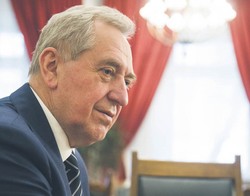 Kowalczyk: Duszenie inflacji wzrostem stóp procentowych może spowolnić gospodarkę