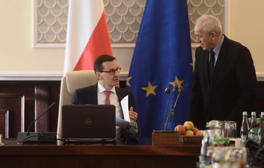 Premier Morawiecki odebrał Tchórzewskiemu nadzór nad Orlenem i Lotosem 