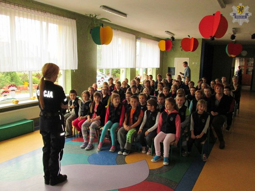 Policjanci odwiedzili uczniów szkoły w Czerniewie