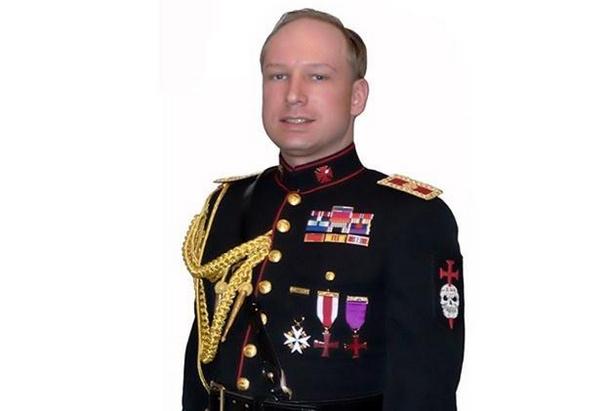 Anders Breivik w mundurze