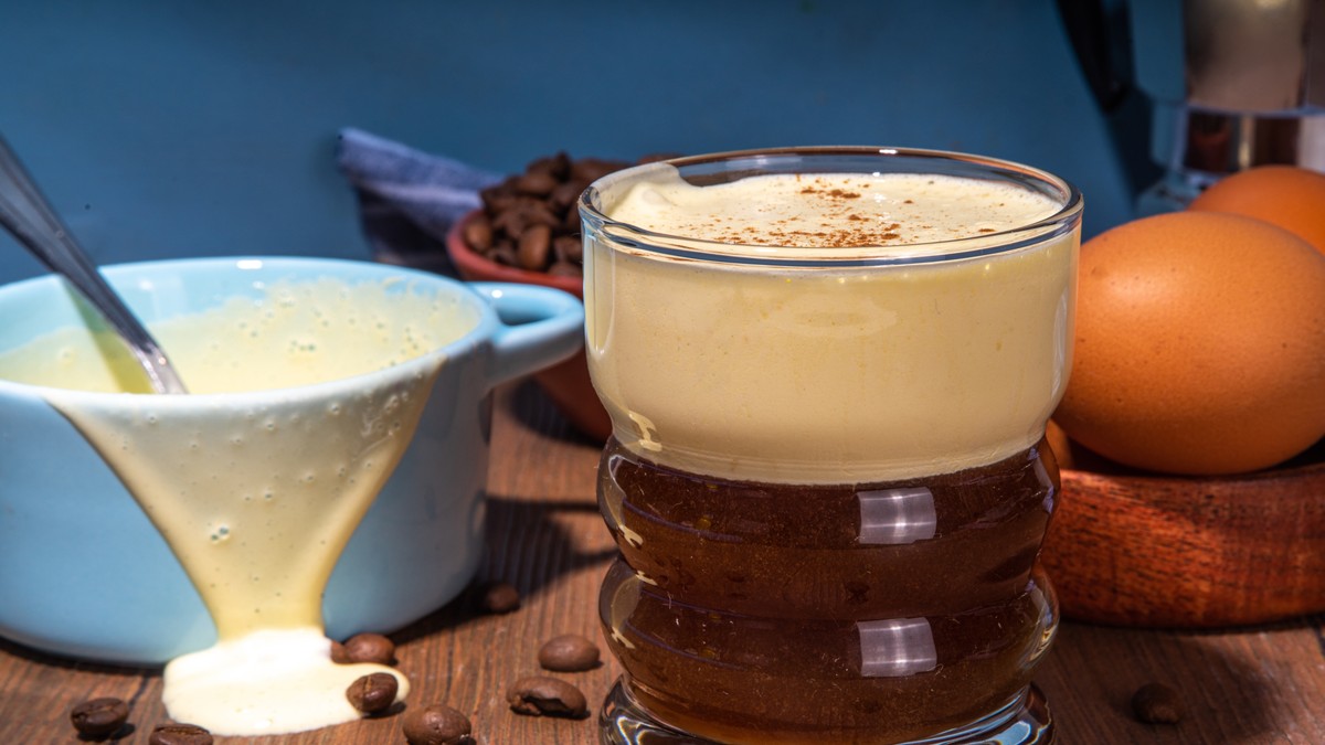 Kafa sa jajima je napitak kremastog i netipičnog ukusa