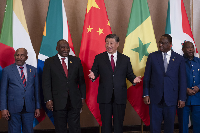 Prezydent Komorów Azali Assoumani, prezydent RPA Cyril Ramaphosa, przewodniczący Chińskiej Republiki Ludowej Xi Jinping i prezydent Senegalu Macky Sall podczas szczytu BRICS w Johannesburgu, 2023 r.