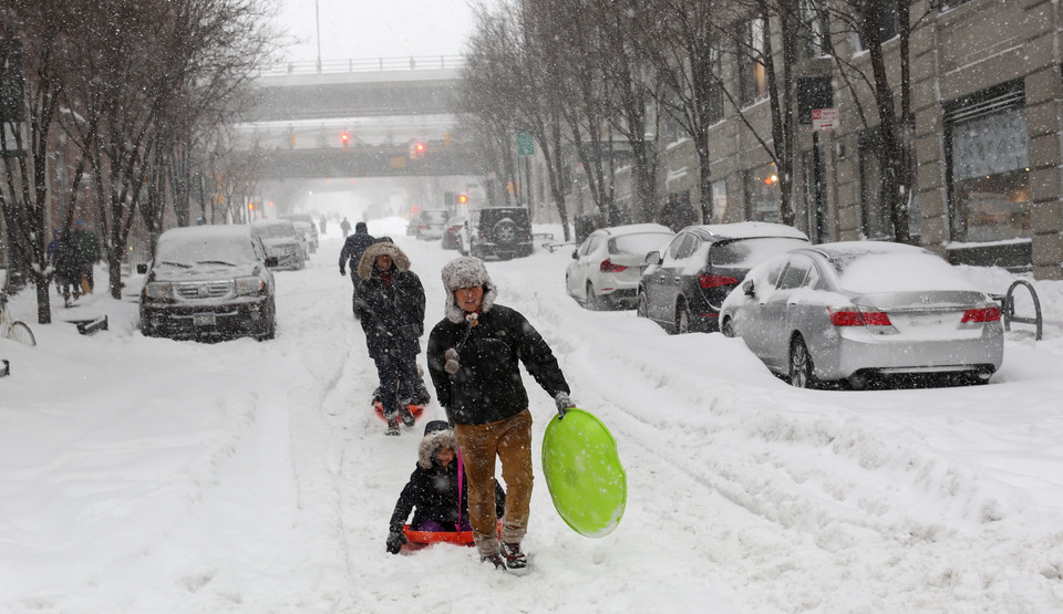 Tak zima paraliżuje USA. Miasta toną w śniegu