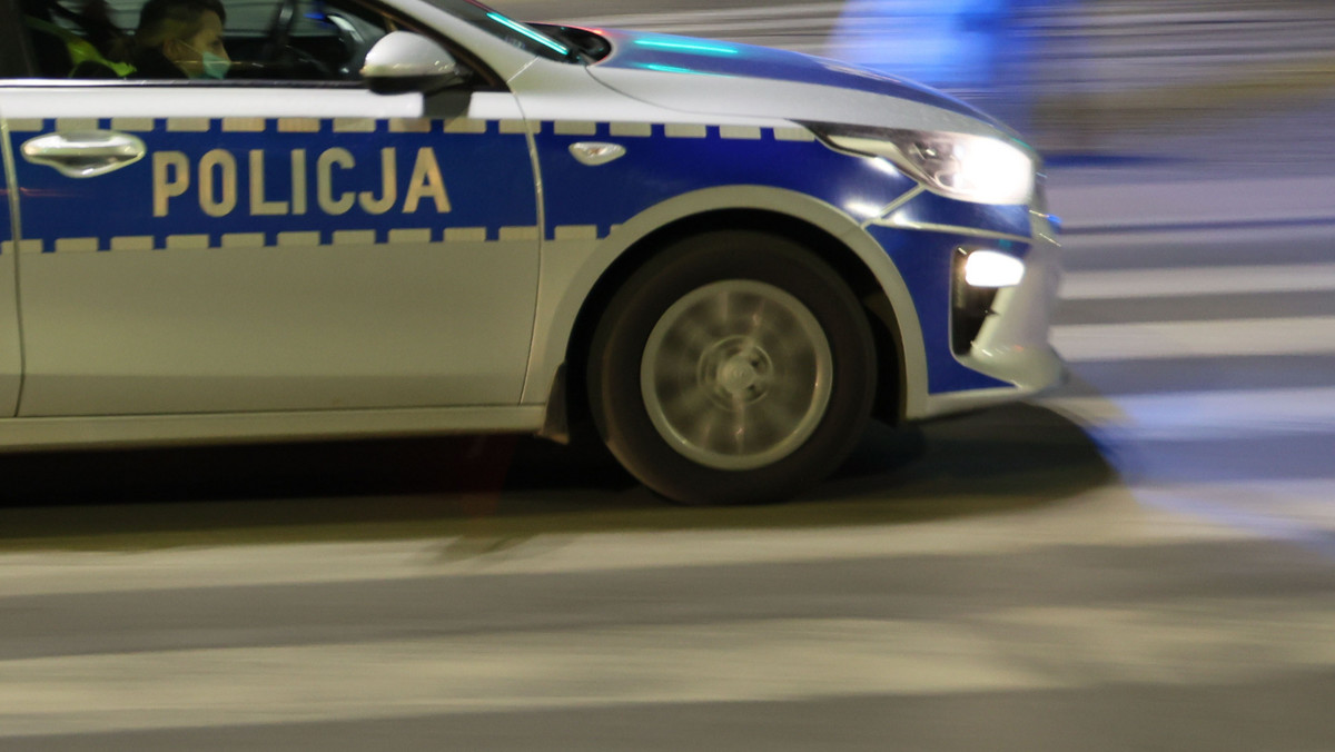 Bielsk Podlaski: Policyjny pościg. "Kurier" zatrzymany, wiózł 14 migrantów