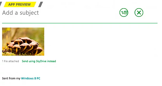 Wykorzystanie opcji Send using SkyDrive instead powoduje, że załączniki zostają przerzucone do tej usługi, a do wiadomości zostają wstawione odnośniki