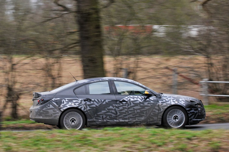 W pewnym momencie najnowszy model musi pojawić się na drodze ...