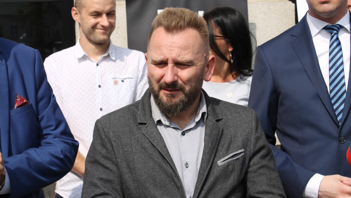 - Z Ruchem Narodowym, z którym spotkałem się już w Kukiz'15, różniłem się, np. jeśli chodzi o medyczną marihuanę. Pokazałem im badania i ich nastawienie zaczęło się zmieniać. Koalicja jest świetną płaszczyzną do dyskusji - uważa Piotr Liroy-Marzec w rozmowie z "Rzeczpospolitą".