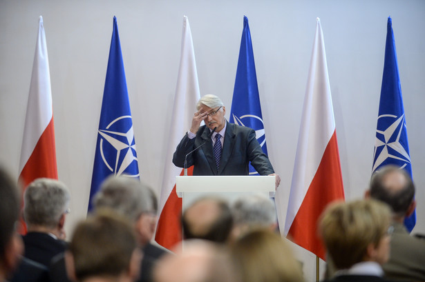 Waszczykowski oczekuje na "symboliczną obecność" NATO