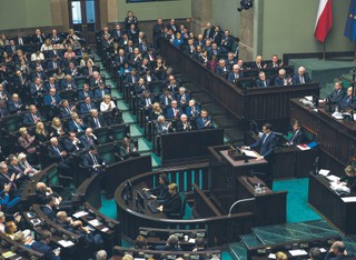 Normalność plus i ciepła woda Morawieckiego. PiS wycofuje się z projektu likwidacji 30-krotności