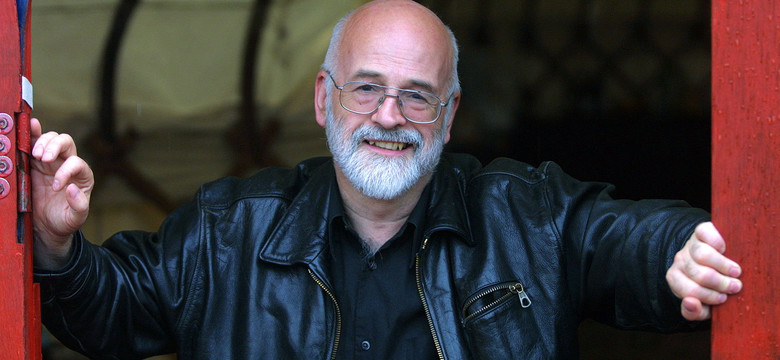Dwadzieścia nieznanych opowiadań Terry'ego Pratchetta z lat 70. i 80., które wydał pod pseudonimem