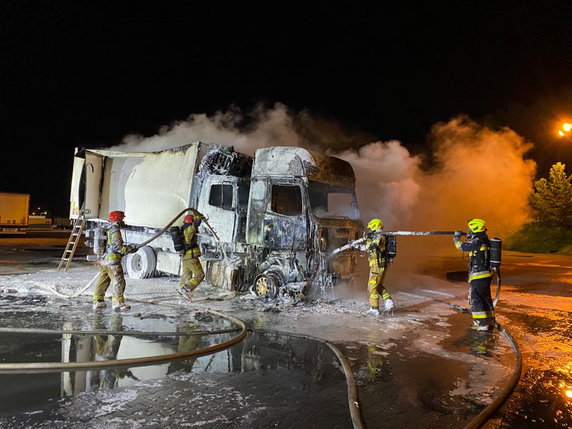 Pożar ciężarówek fot. KP PSP Świebodzin