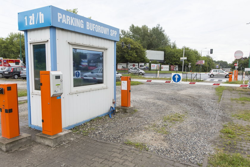 Absurd! Darmowa komunikacja miejska z parkingów widmo